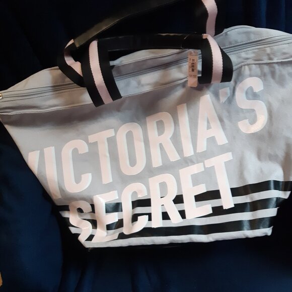 Victoria's Secret Large Gray zip up bag - Picture 5 of 14